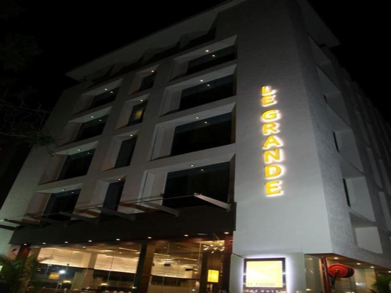Le Grande Residency -Unmarried Couples Are Not Allowed Ahmedabad Exterior foto
