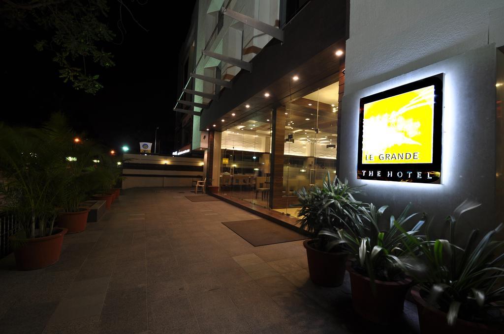 Le Grande Residency -Unmarried Couples Are Not Allowed Ahmedabad Exterior foto