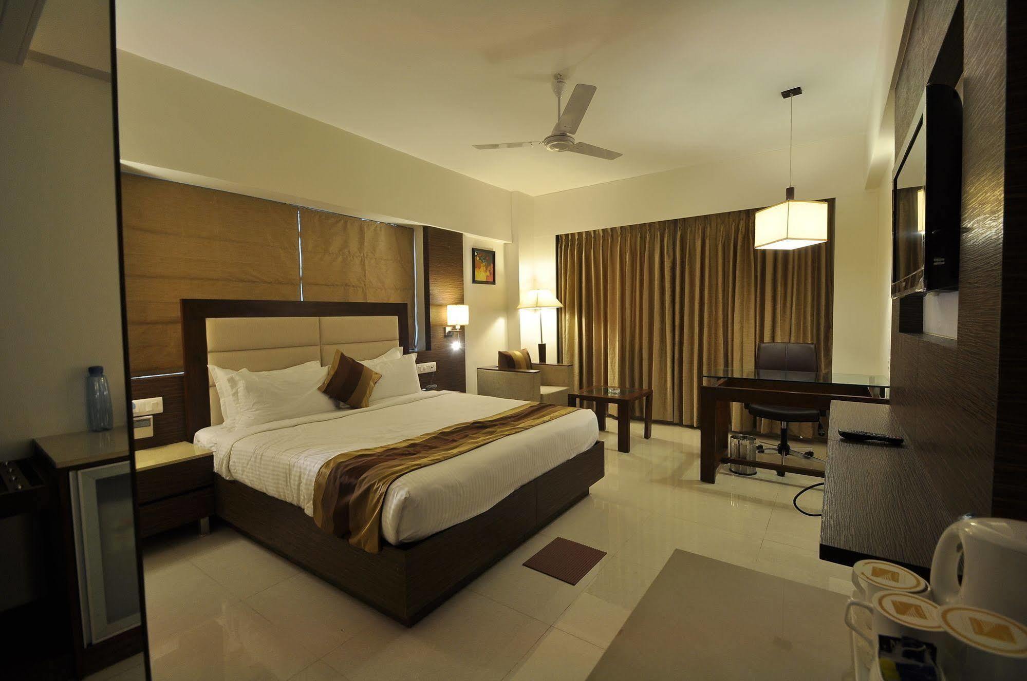 Le Grande Residency -Unmarried Couples Are Not Allowed Ahmedabad Exterior foto