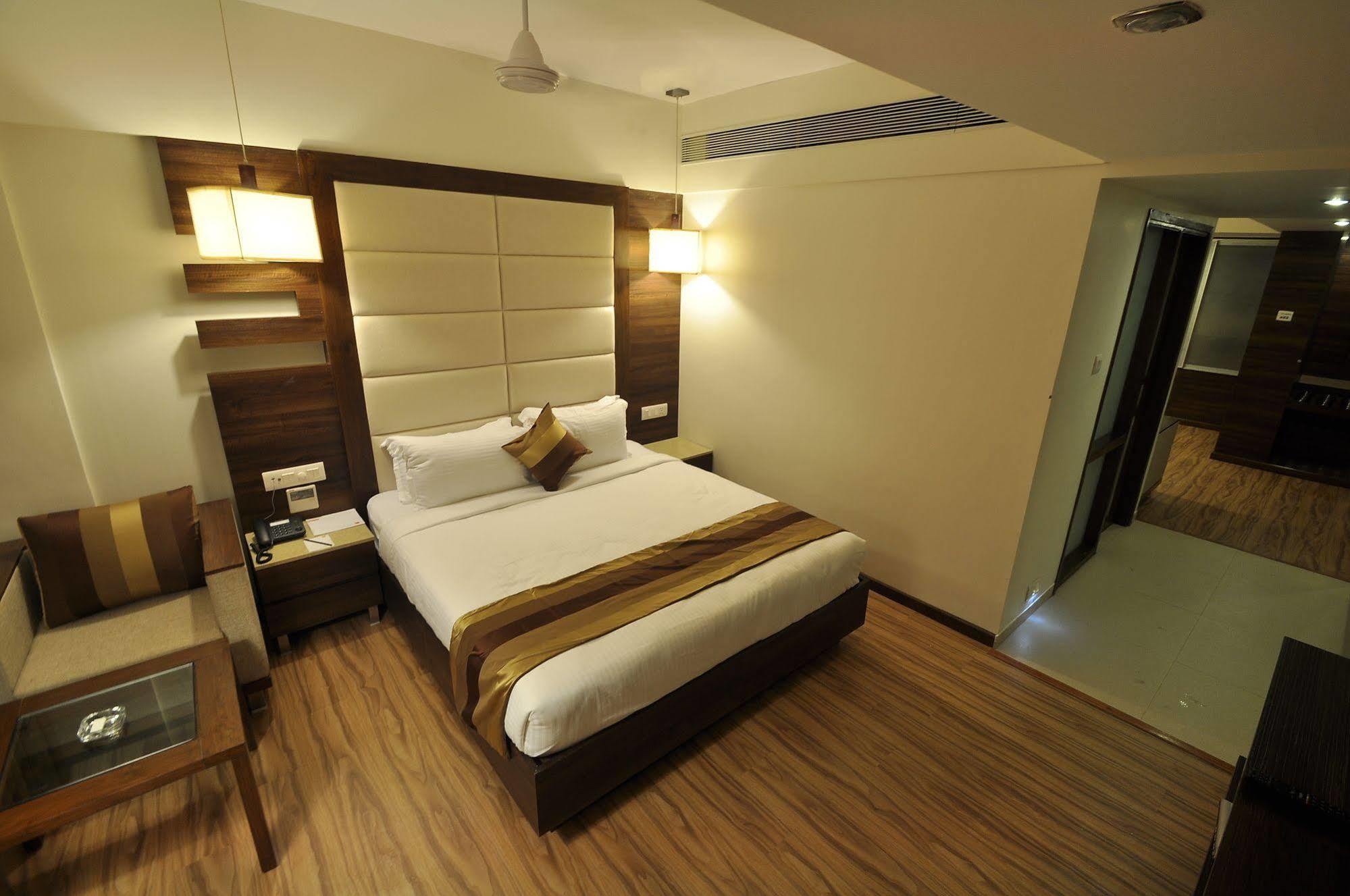 Le Grande Residency -Unmarried Couples Are Not Allowed Ahmedabad Exterior foto
