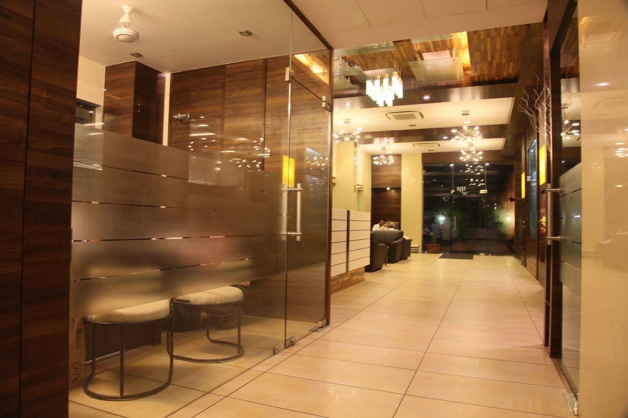 Le Grande Residency -Unmarried Couples Are Not Allowed Ahmedabad Exterior foto