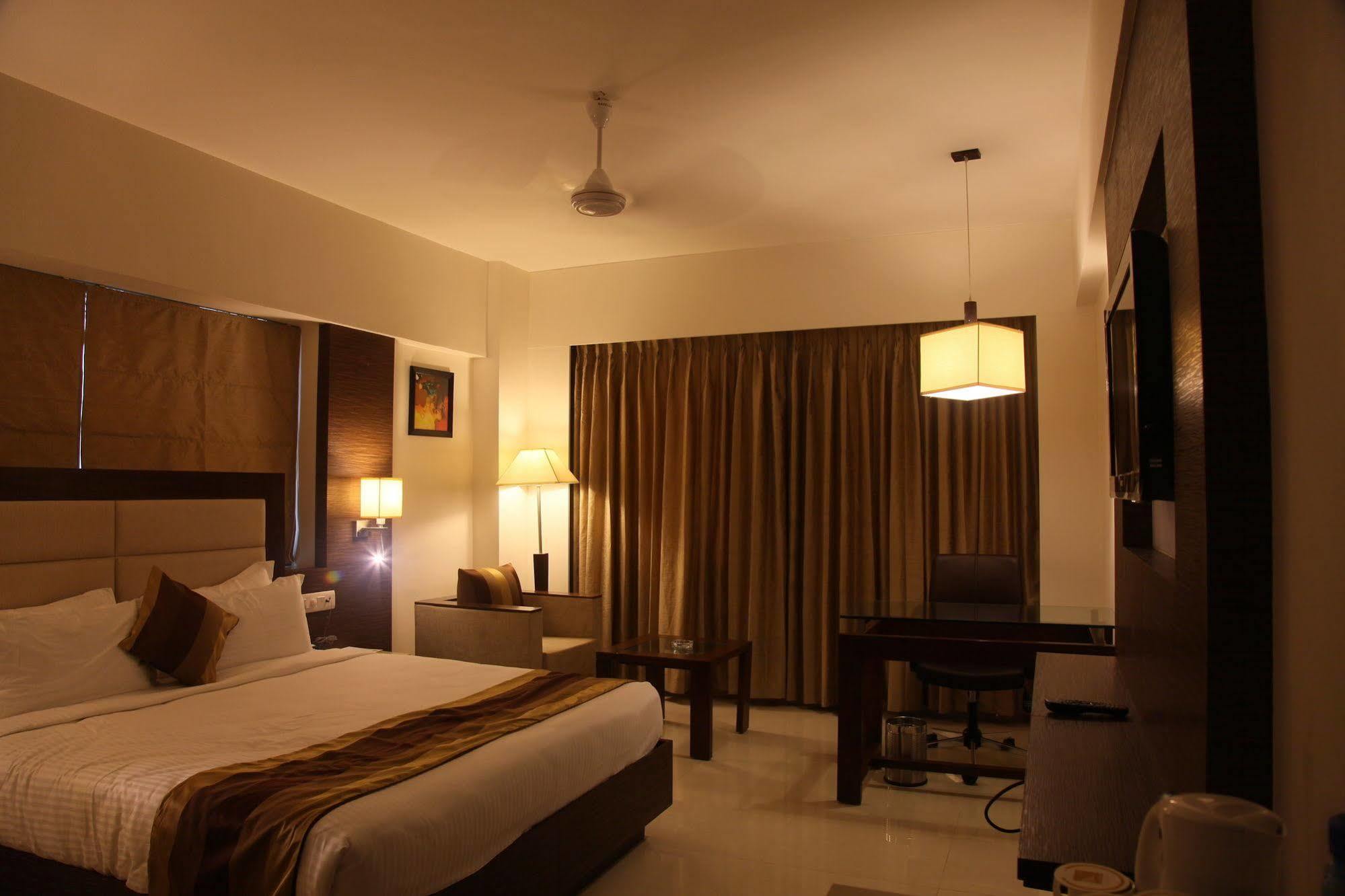 Le Grande Residency -Unmarried Couples Are Not Allowed Ahmedabad Exterior foto