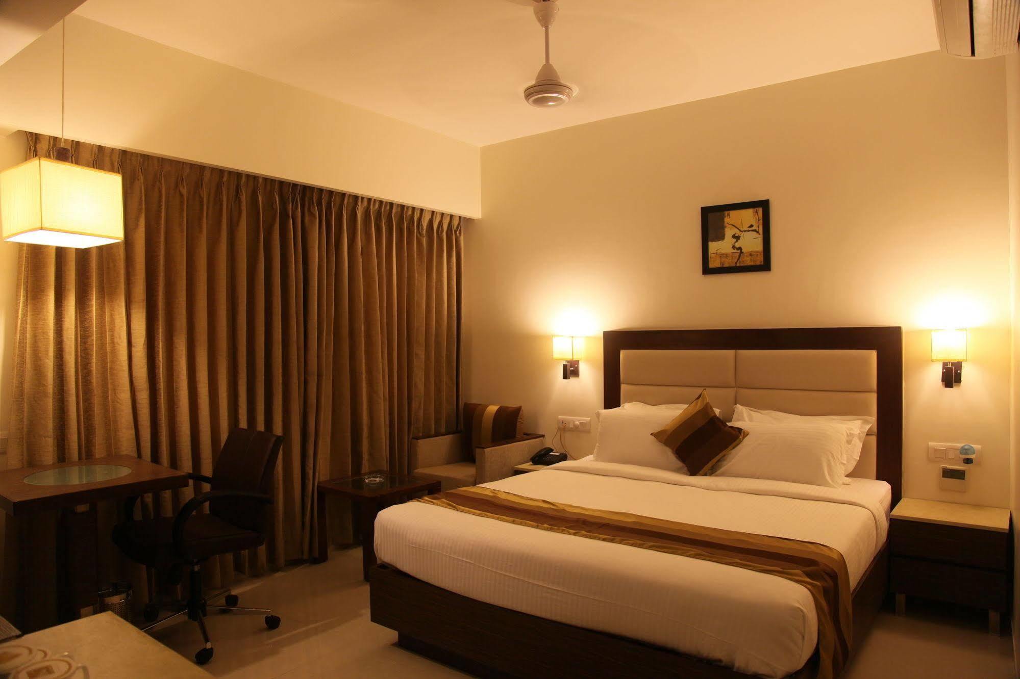 Le Grande Residency -Unmarried Couples Are Not Allowed Ahmedabad Exterior foto